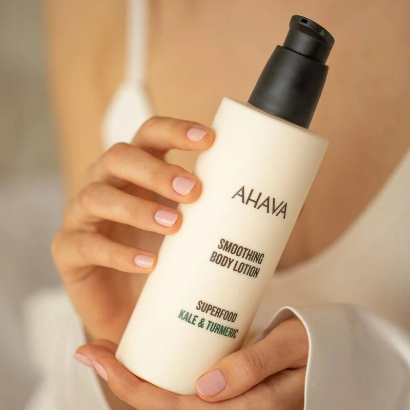 AHAVA Smoothing Body Lotion Kale & Turmeric 250ml 2 AHAVA Smoothing Body Lotion Kale & Turmeric 250ml - Image 2